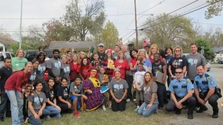Outreach volunteers and police officers together in a group photo
